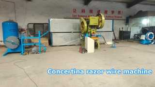 A máquina para fabricar arame farpado tipo concertina é usada para produzir arame farpado.