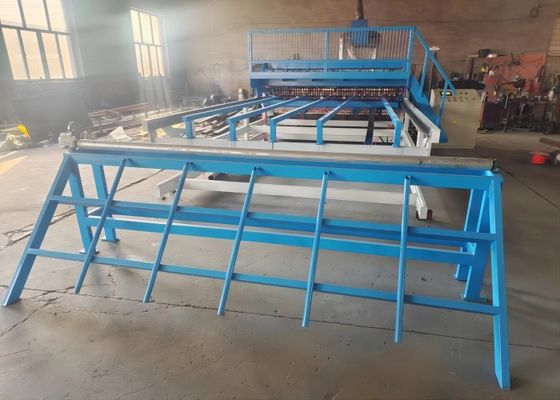 Cerca Wire Mesh Welding Machine 380volt 50HZ do tamanho 200*50mm do furo